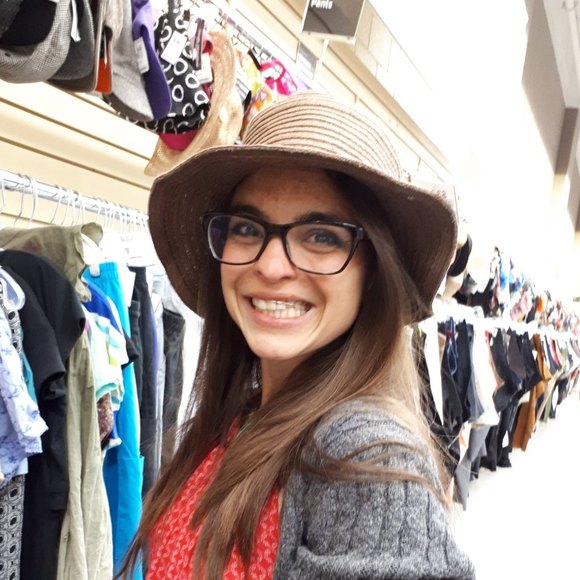 Meet your Posher, Vanessa - Picture 1 of 1